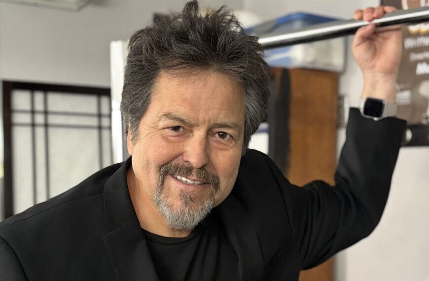 Rick Nájera presenta ‘Historia Latina para Imbéciles’ en Oceanside